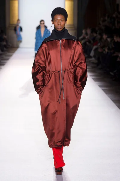 Look 64